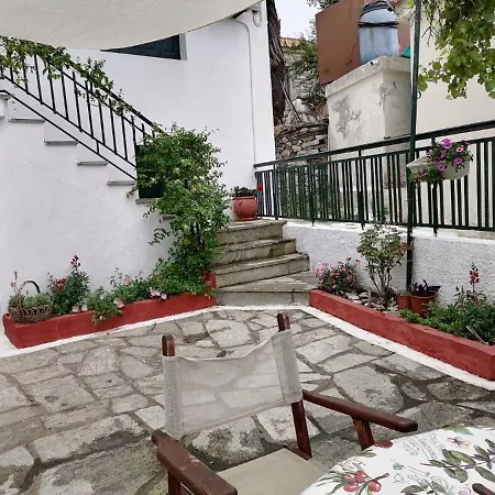 Maria's Traditional House Hébergement de vacances Tríkeri